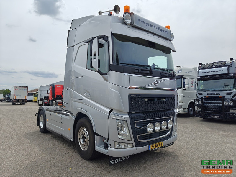 Volvo FH460 4x2 Globetrotter Euro6C - Hydrauliek - Dubbele Tanks - SMARTtachoV2 - 05/2026 APK - 牵引车:图2 Volvo FH460 4x2 Globetrotter Euro6C - Hydrauliek - Dubbele Tanks - SMARTtachoV2 - 05/2026 APK - 牵引车:图2