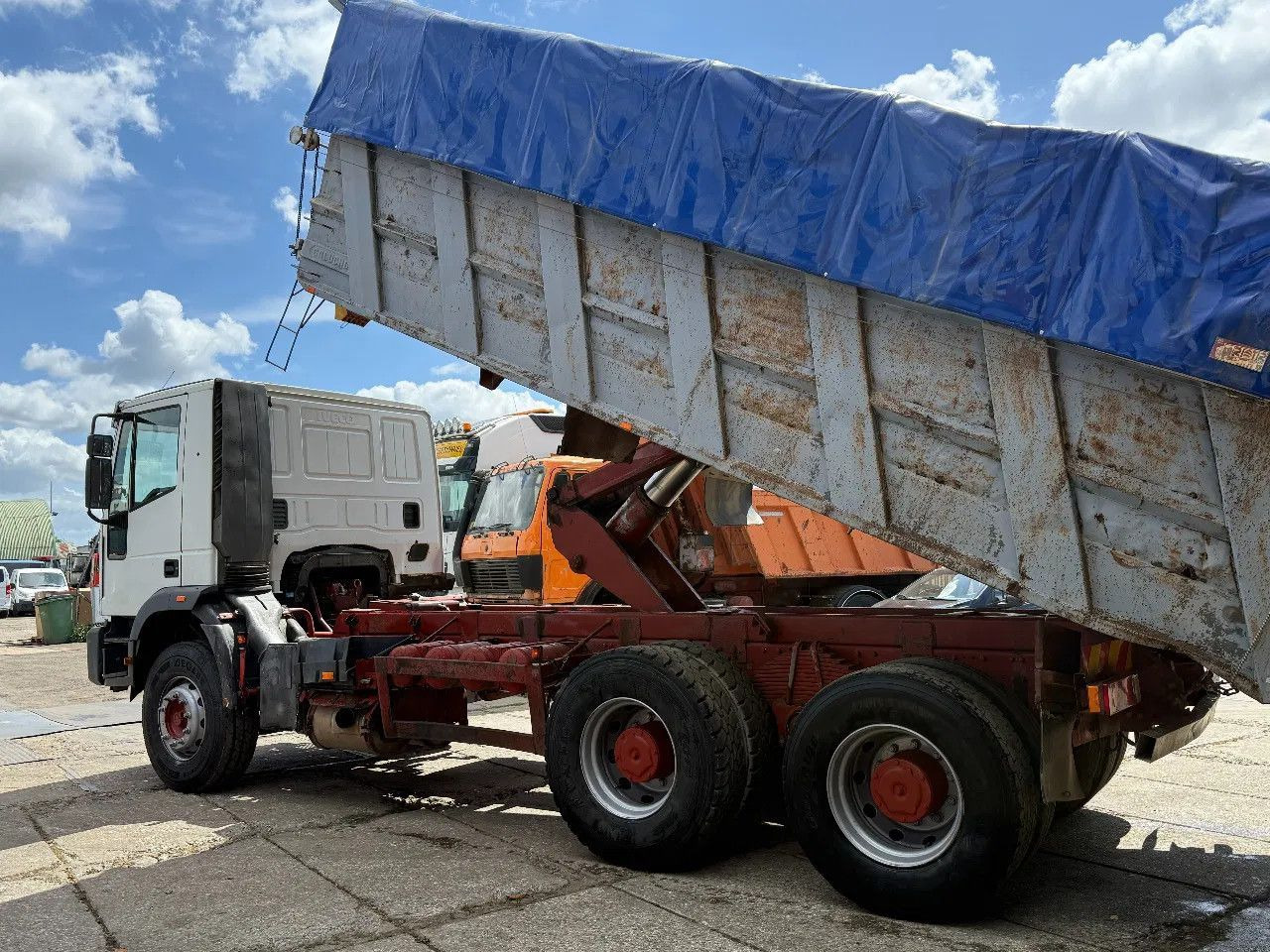 Iveco Eurotrakker 380 E34 6X4 Tipper Spring/Spring Eur - 翻斗车:图3 Iveco Eurotrakker 380 E34 6X4 Tipper Spring/Spring Eur - 翻斗车:图3