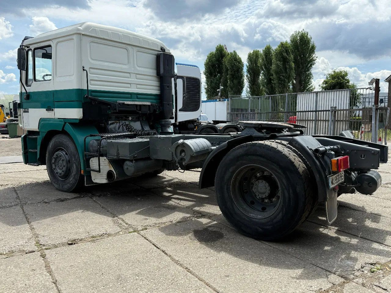 MAN 19.403 4X2 Tractor-unit Spring/Air ZF Manual Gea - 牵引车:图3 MAN 19.403 4X2 Tractor-unit Spring/Air ZF Manual Gea - 牵引车:图3