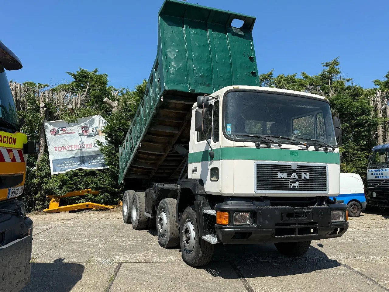 MAN 35.372 8X4 Tipper Spring/Spring ZF Manual Gear E - 翻斗车:图1 MAN 35.372 8X4 Tipper Spring/Spring ZF Manual Gear E - 翻斗车:图1