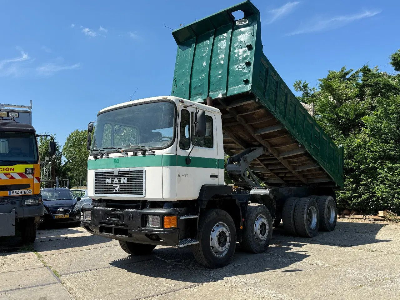 MAN 35.372 8X4 Tipper Spring/Spring ZF Manual Gear E - 翻斗车:图2 MAN 35.372 8X4 Tipper Spring/Spring ZF Manual Gear E - 翻斗车:图2