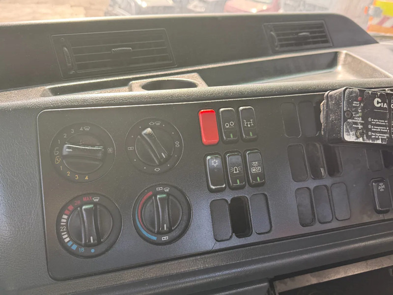 驾驶室底盘卡车 Mercedes-Benz ACTROS 2540 V6 6X2 Chassis Spring/Air EPS 3 Pedal:图16 驾驶室底盘卡车 Mercedes-Benz ACTROS 2540 V6 6X2 Chassis Spring/Air EPS 3 Pedal:图16