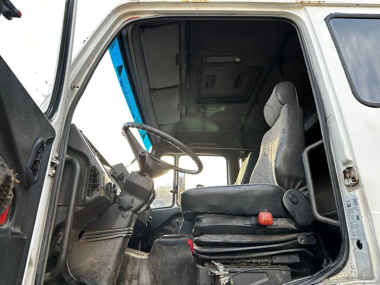 Mercedes-Benz SK 1935 V8 4X2 Tipper Spring/Spring AMCO V825 9T Mercedes-Benz SK 1935 V8 4X2 Tipper Spring/Spring AMCO V825 9T - 翻斗车, 起重车:图5 Mercedes-Benz SK 1935 V8 4X2 Tipper Spring/Spring AMCO V825 9T Mercedes-Benz SK 1935 V8 4X2 Tipper Spring/Spring AMCO V825 9T - 翻斗车, 起重车:图5