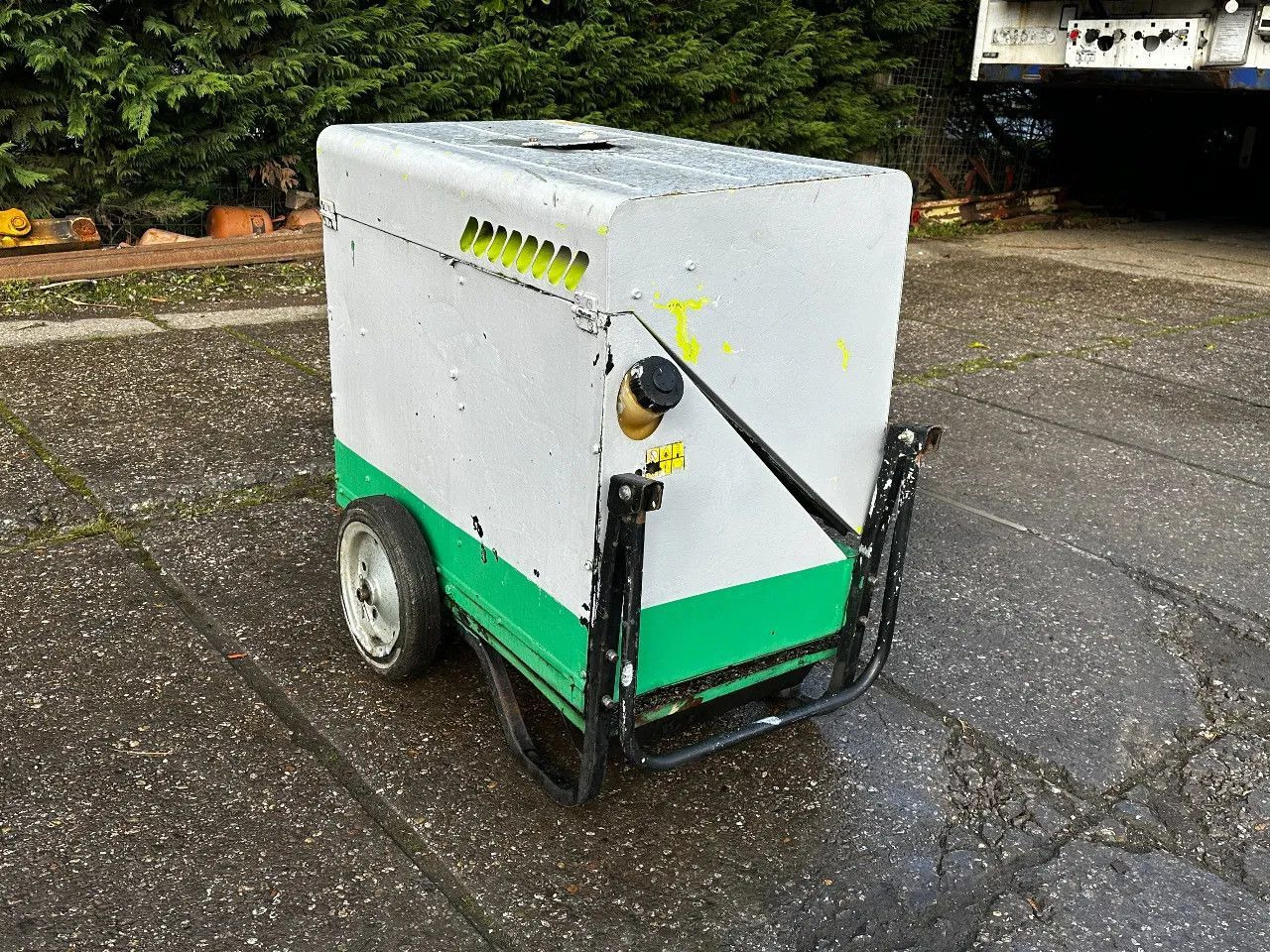 Pramac P6000S2 6KVA Generator Pramac P6000S2 6KVA Generator - 发电机组:图2 Pramac P6000S2 6KVA Generator Pramac P6000S2 6KVA Generator - 发电机组:图2