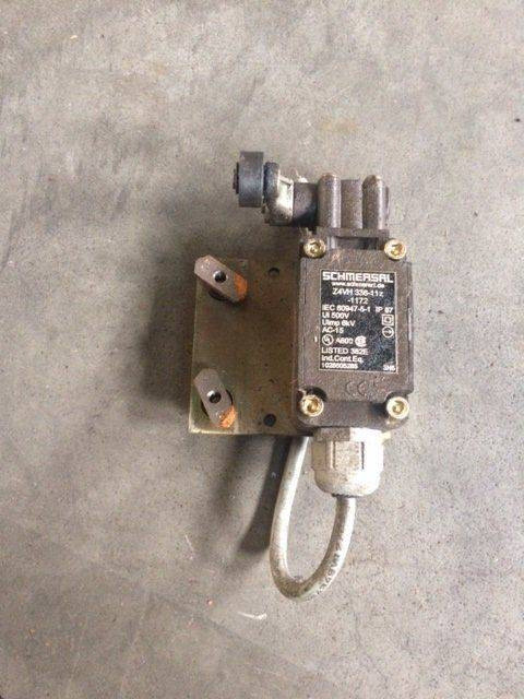 2XPosition Switch for Linde K15-4, and Still M15-4 - 转向柱开关 适用于 材料装卸设备:图1 2XPosition Switch for Linde K15-4, and Still M15-4 - 转向柱开关 适用于 材料装卸设备:图1