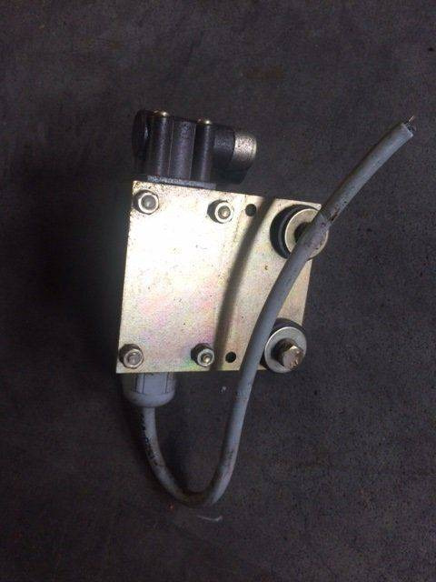 2XPosition Switch for Linde K15-4, and Still M15-4 - 转向柱开关 适用于 材料装卸设备:图2 2XPosition Switch for Linde K15-4, and Still M15-4 - 转向柱开关 适用于 材料装卸设备:图2