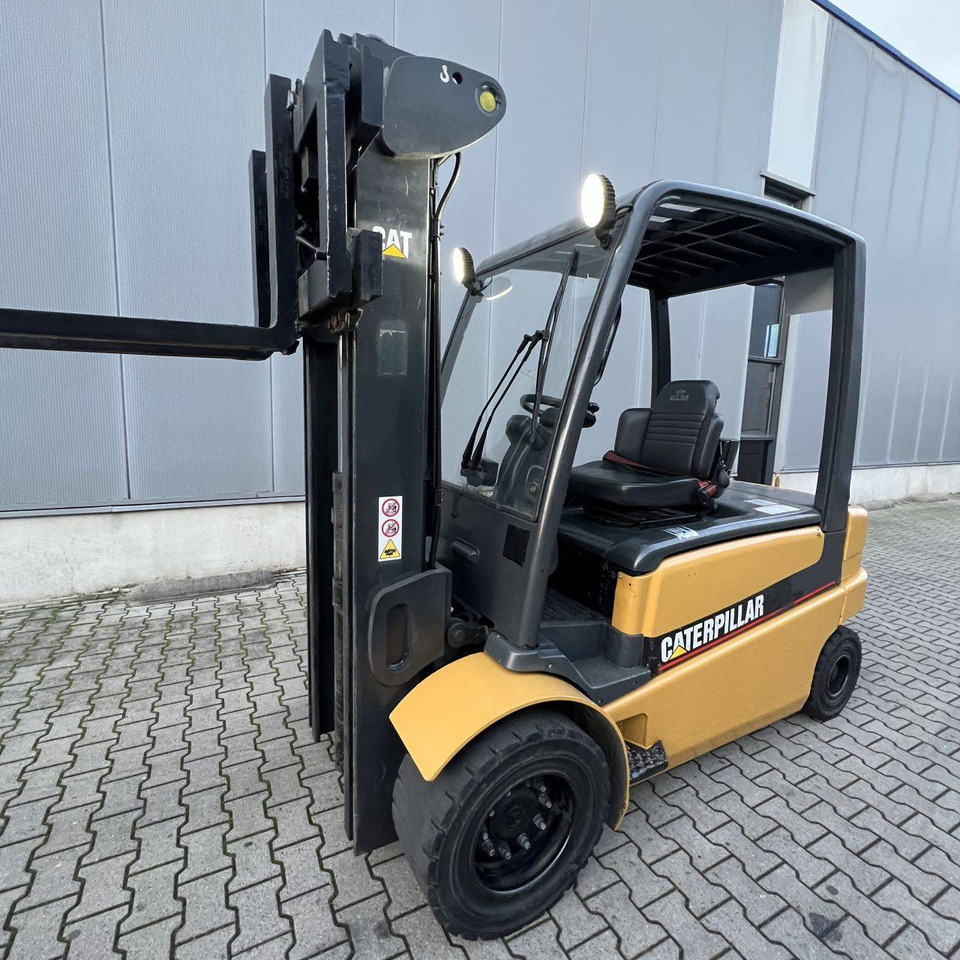 Caterpillar EP50 - 电动叉车:图3 Caterpillar EP50 - 电动叉车:图3