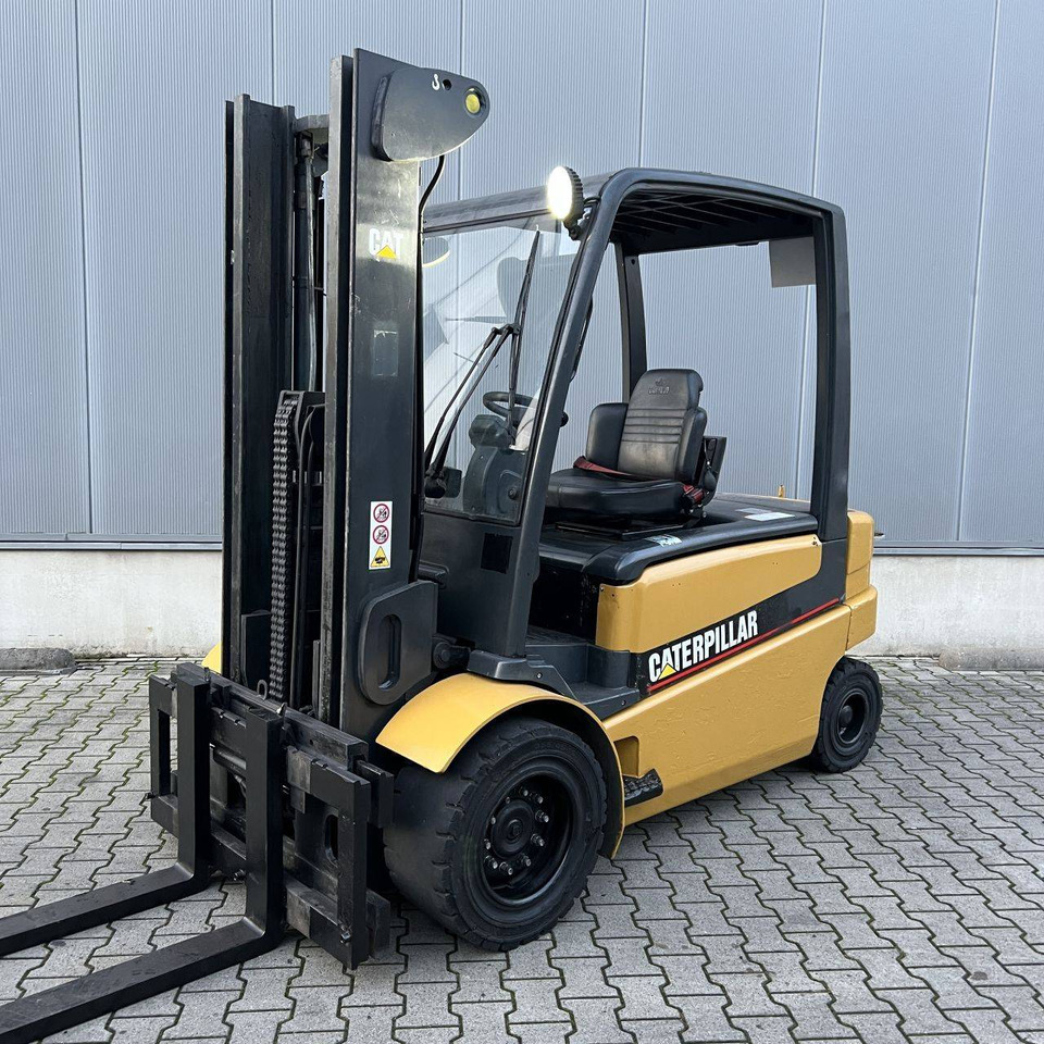 Caterpillar EP50 - 电动叉车:图1 Caterpillar EP50 - 电动叉车:图1