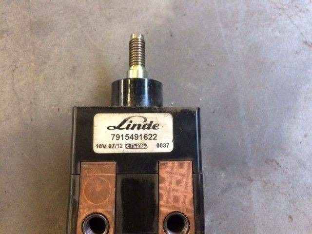 Emergency stop switch for Linde L14-16, Series 372 - 转向柱开关 适用于 材料装卸设备:图3 Emergency stop switch for Linde L14-16, Series 372 - 转向柱开关 适用于 材料装卸设备:图3