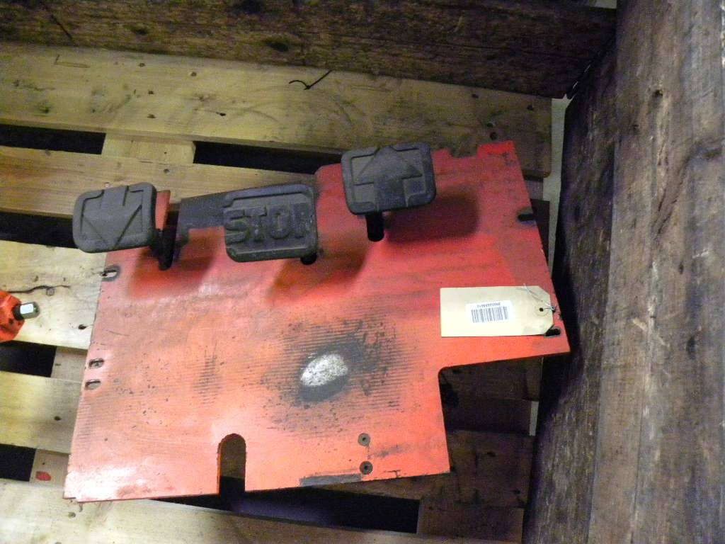 Plate floor for Linde E15-18-02, Series 322 - 踏板 适用于 材料装卸设备:图1 Plate floor for Linde E15-18-02, Series 322 - 踏板 适用于 材料装卸设备:图1