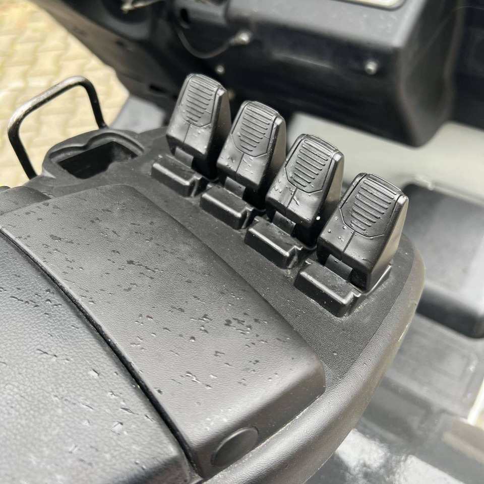 Unicarriers ET16 (AG1N12L16Q) - 电动叉车:图5 Unicarriers ET16 (AG1N12L16Q) - 电动叉车:图5