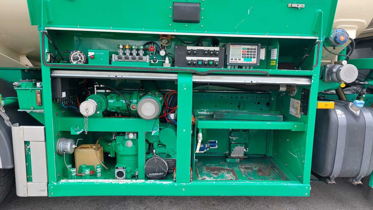 MERCEDES AXOR - 罐车:图4 MERCEDES AXOR - 罐车:图4