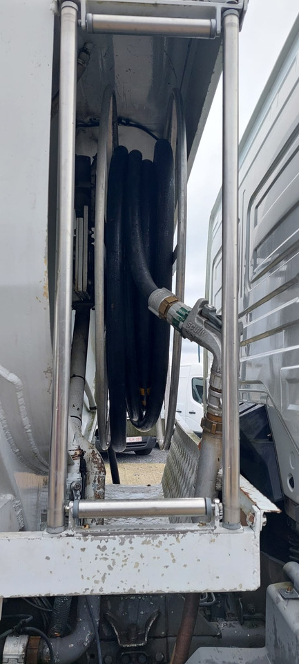 MERCEDES - 罐车:图2 MERCEDES - 罐车:图2