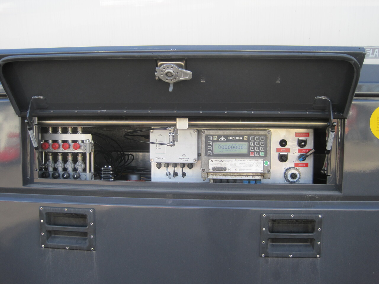 SCANIA G370 - 罐车:图2 SCANIA G370 - 罐车:图2