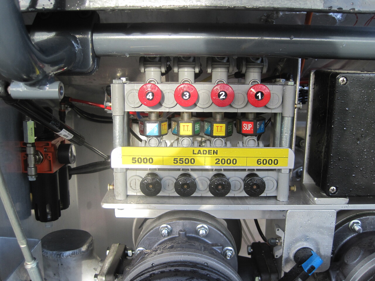 SCANIA G370 - 罐车:图4 SCANIA G370 - 罐车:图4