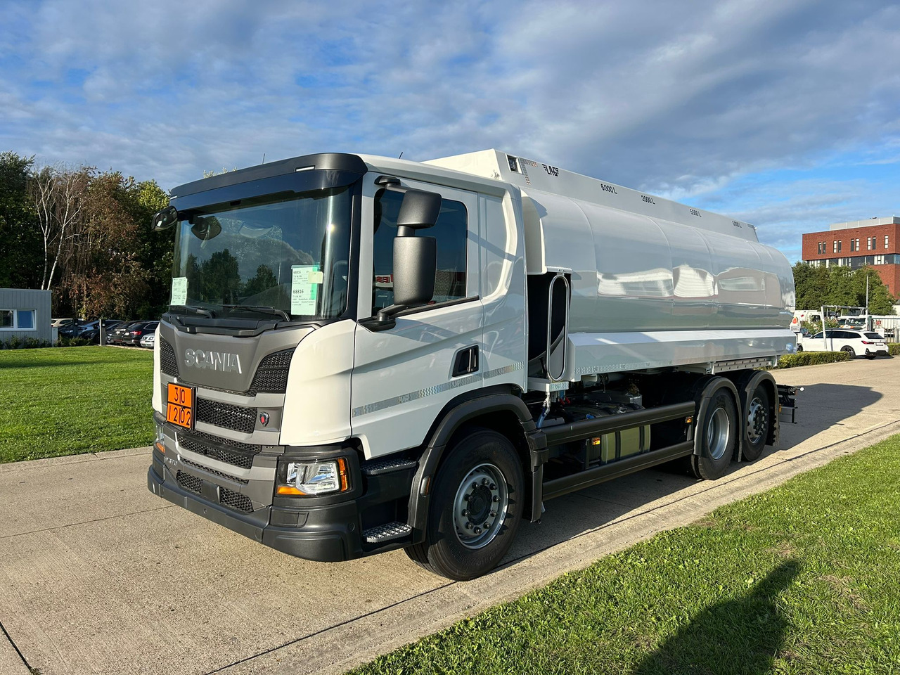 SCANIA P370 - 罐车:图1 SCANIA P370 - 罐车:图1