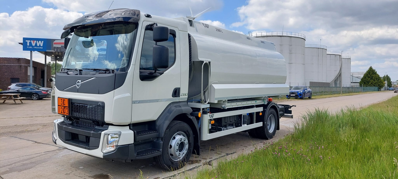 VOLVO FL - 罐车:图1 VOLVO FL - 罐车:图1