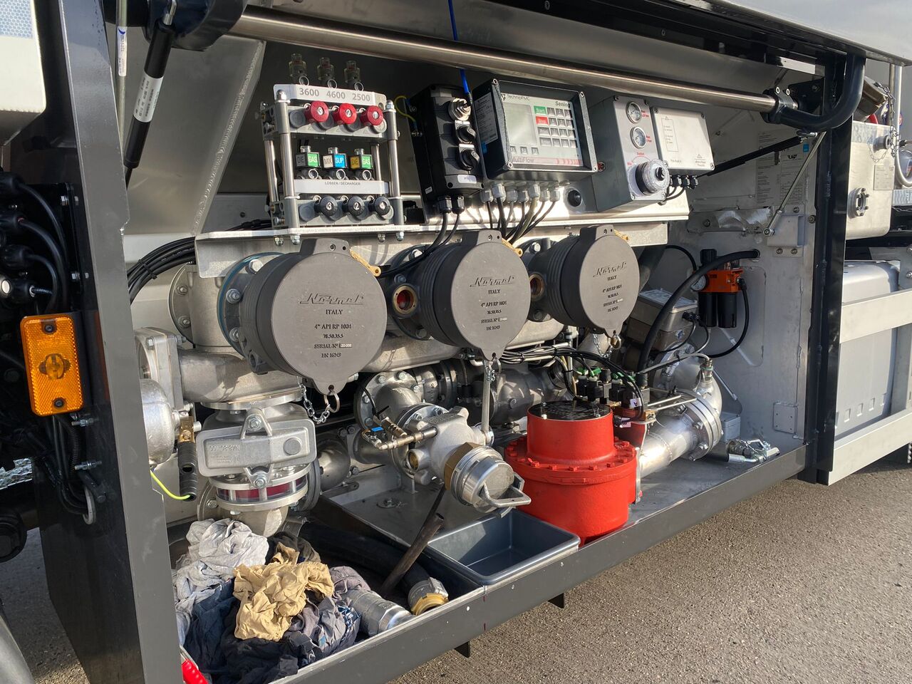 VOLVO FL - 罐车:图2 VOLVO FL - 罐车:图2