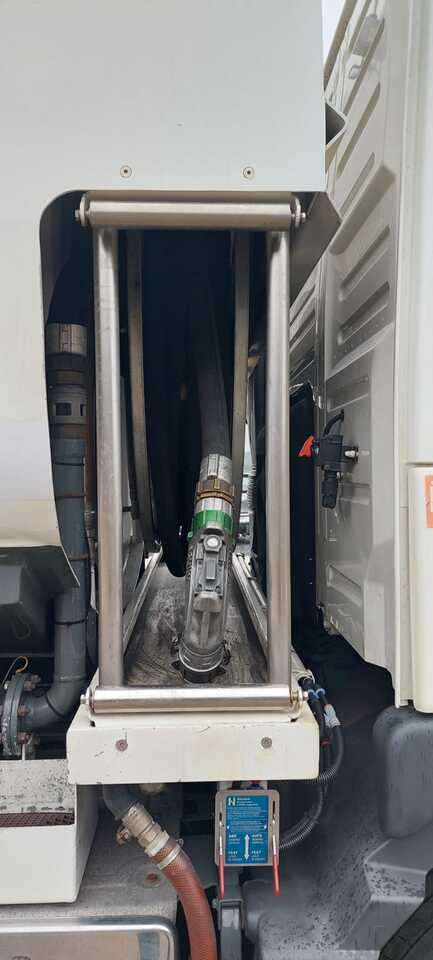 VOLVO FM - 罐车:图2 VOLVO FM - 罐车:图2