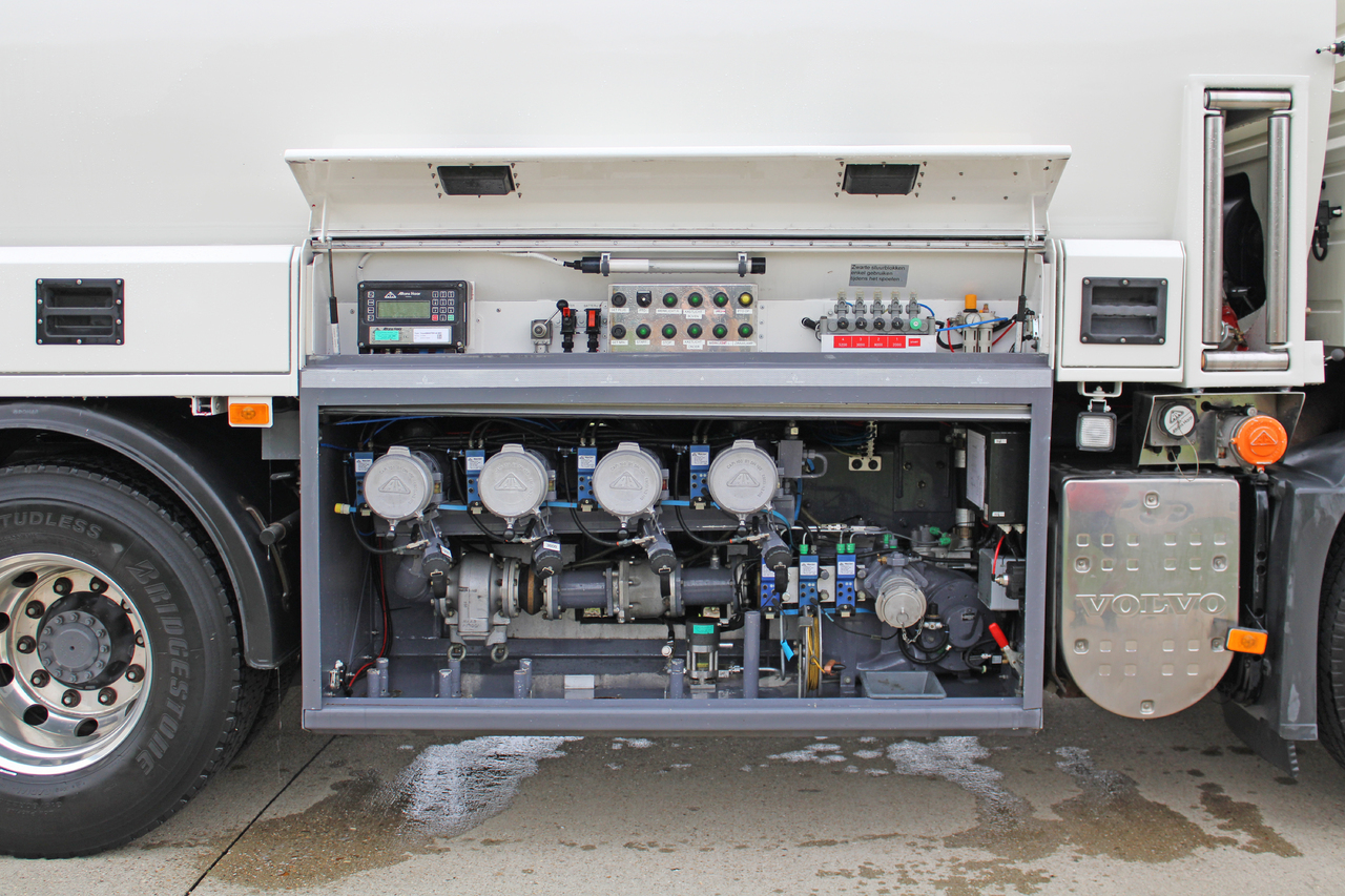 VOLVO FM - 罐车:图2 VOLVO FM - 罐车:图2