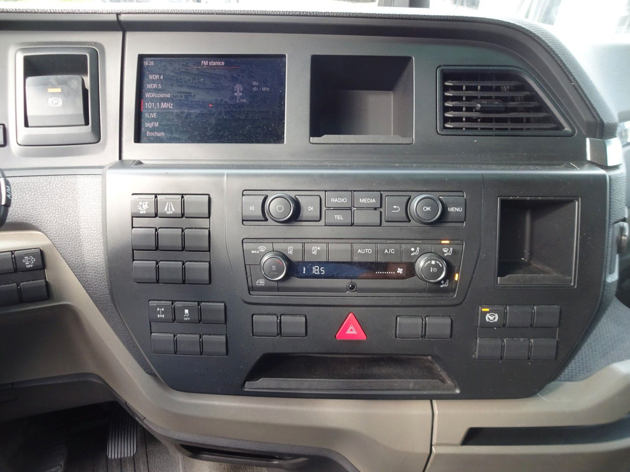 牵引车 MAN TGX 18.470, XLX, Retarder, ACC, 2 x Tank：图24