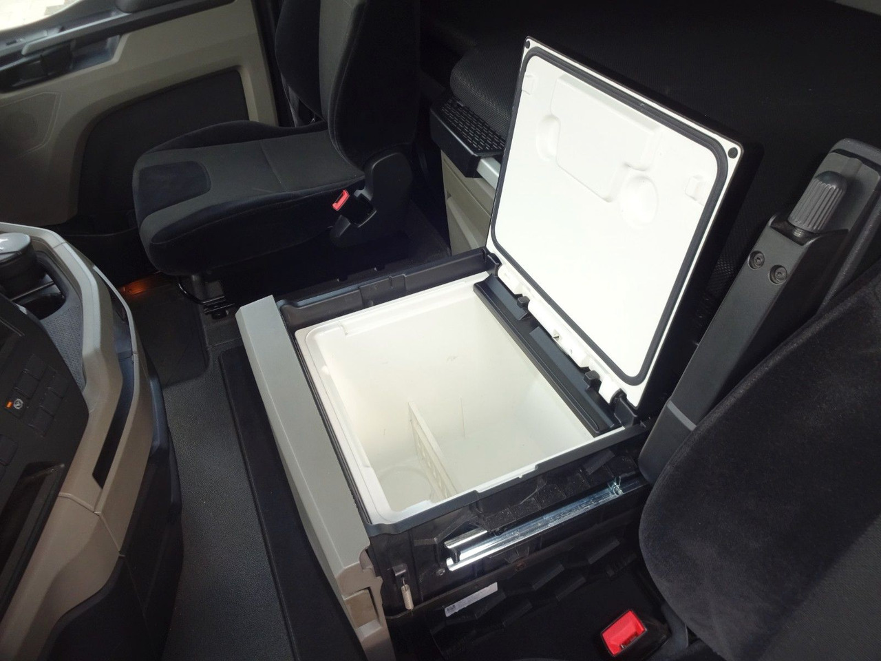 牵引车 MAN TGX 18.470, XLX, Retarder, ACC, 2 x Tank：图16