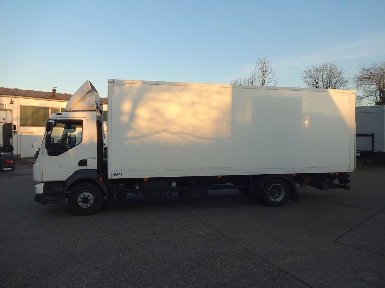 VOLVO FL 250, 12 Ton, Koffer, LBW, Klima, AHK, Kamera - 厢式卡车:图4 VOLVO FL 250, 12 Ton, Koffer, LBW, Klima, AHK, Kamera - 厢式卡车:图4
