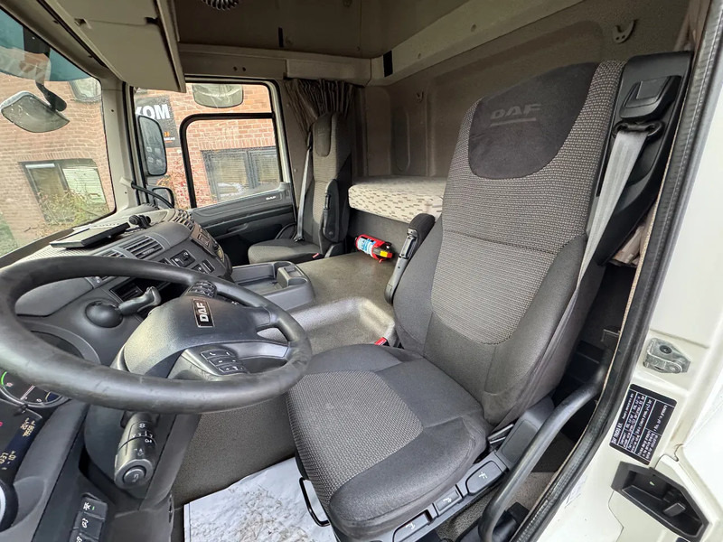 Interior photo 2: 牵引车 DAF CF 370 4X2 Space Cab Side skirts ACC NL Truck APK 09/2025