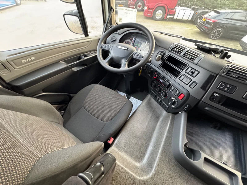 Interior photo 3: 牵引车 DAF CF 370 4X2 Space Cab Side skirts ACC NL Truck APK 09/2025