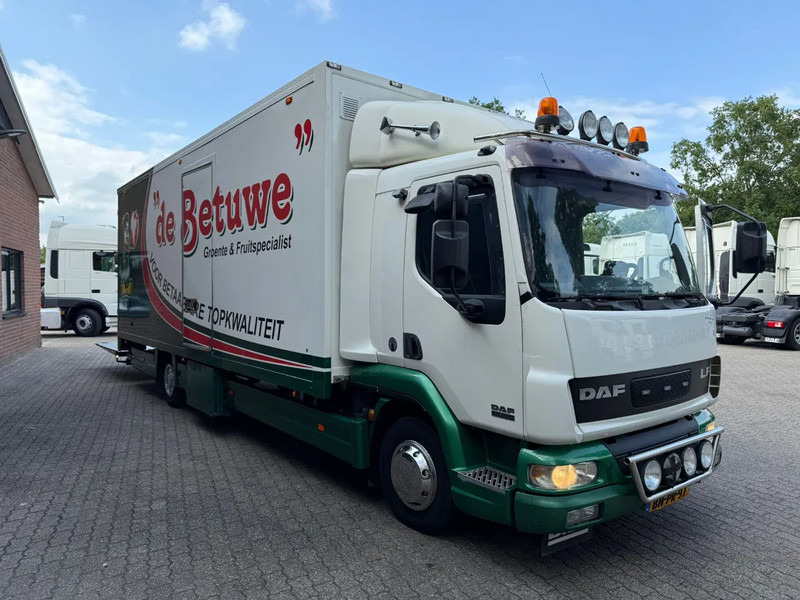 DAF LF 45.220 Laadklep/LBW Zijdeur Slaapcabine AHK - 厢式卡车:图2 DAF LF 45.220 Laadklep/LBW Zijdeur Slaapcabine AHK - 厢式卡车:图2