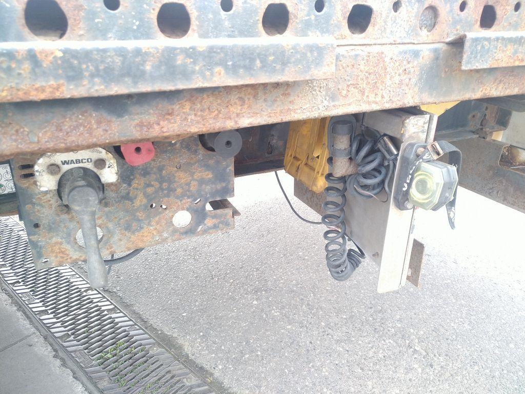 栏板式/ 平板半拖车 Krone SDP27 TwistLocks 40"+ 20" BPW Lift Rungentaschen:图13 栏板式/ 平板半拖车 Krone SDP27 TwistLocks 40"+ 20" BPW Lift Rungentaschen:图13