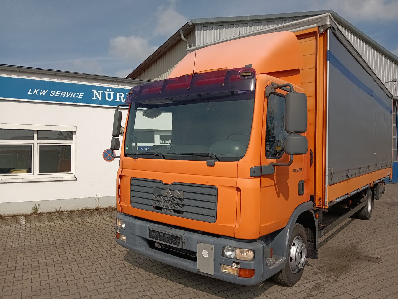 MAN TGL 12.210 4x2 KLIMA,AHK, 7,3m SCHWARZMÜLLER TÜV - 侧帘卡车:图4 MAN TGL 12.210 4x2 KLIMA,AHK, 7,3m SCHWARZMÜLLER TÜV - 侧帘卡车:图4