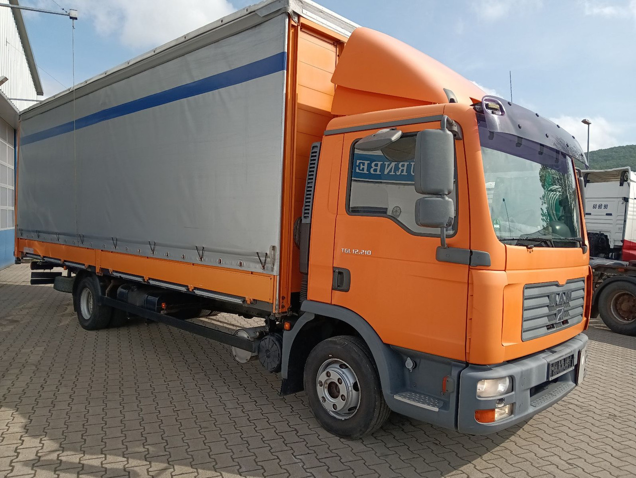 MAN TGL 12.210 4x2 KLIMA,AHK, 7,3m SCHWARZMÜLLER TÜV - 侧帘卡车:图2 MAN TGL 12.210 4x2 KLIMA,AHK, 7,3m SCHWARZMÜLLER TÜV - 侧帘卡车:图2