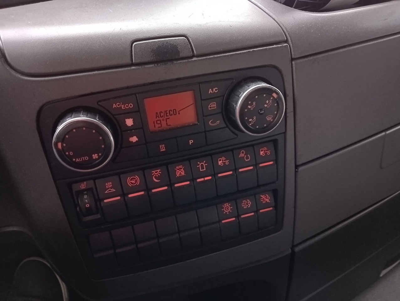 牵引车 MAN TGX 18:440 FLT XLX 2xTank Klima Spoiler Kühlbox MAN TGX 18:440 FLT XLX 2xTank Klima Spoiler Kühlbox：图32