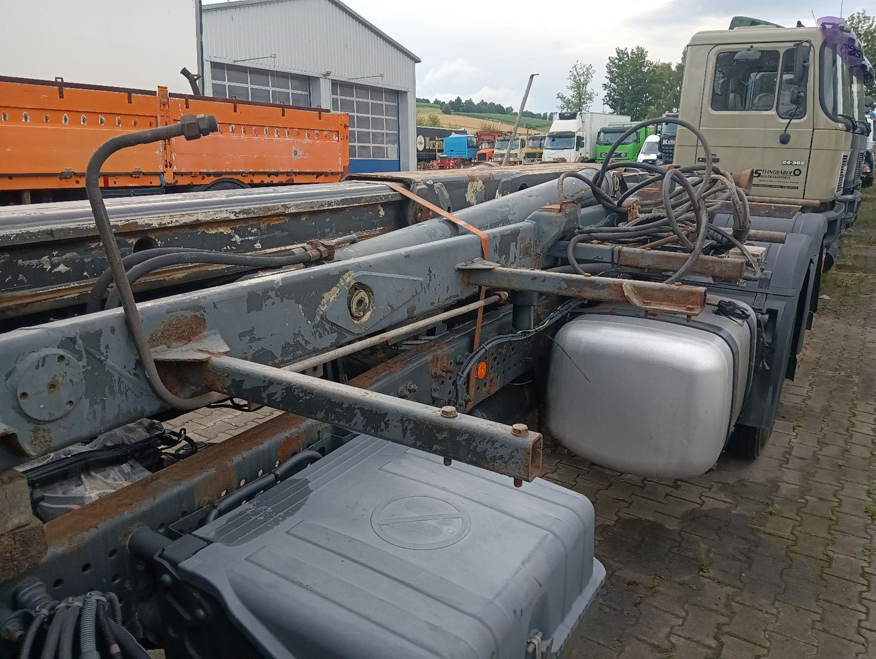 Mercedes-Benz 2545 6x2 Lenk/Lift MEILLER RK2070 Luft/Luft - 驾驶室底盘卡车:图5 Mercedes-Benz 2545 6x2 Lenk/Lift MEILLER RK2070 Luft/Luft - 驾驶室底盘卡车:图5