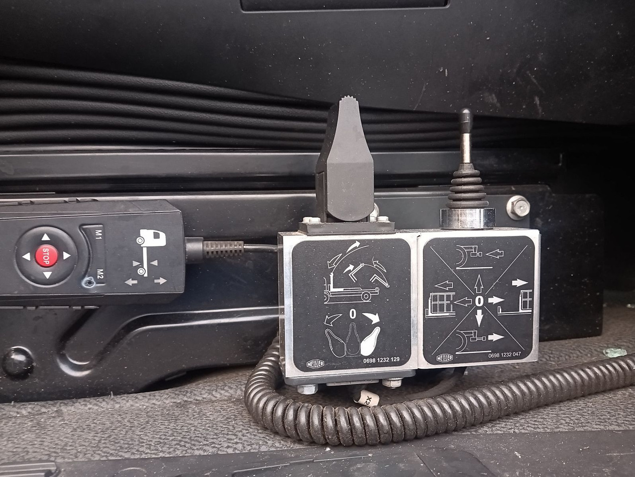 Mercedes-Benz ACTROS 2651 MP5 6x2 MEILLER RETARDER LENKACHS - 吊钩升降车:图4 Mercedes-Benz ACTROS 2651 MP5 6x2 MEILLER RETARDER LENKACHS - 吊钩升降车:图4