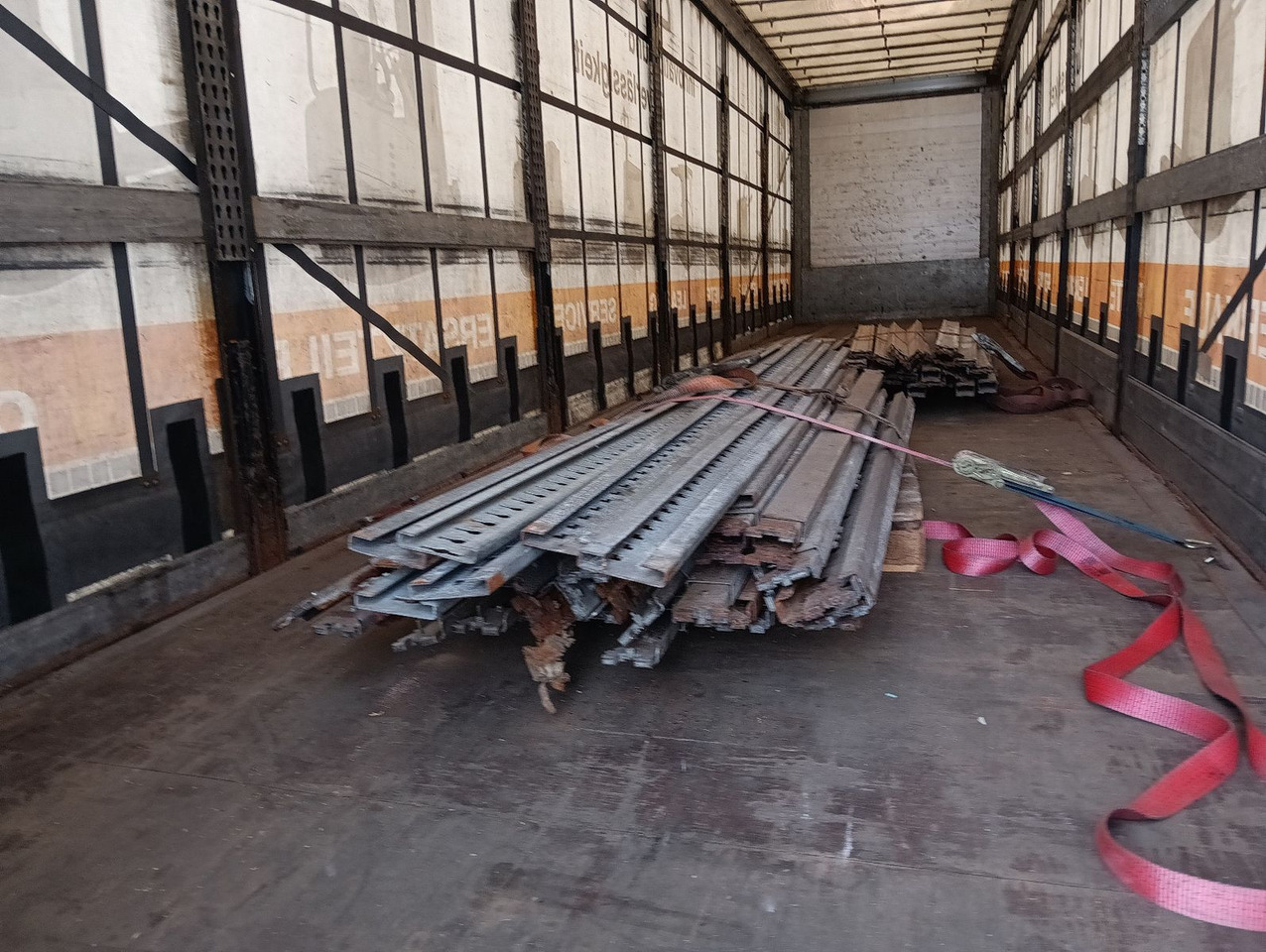 Schmitz Cargobull SCS24 DOPPELSTOCK HUBDACH Lift SAF 455/40R22,5 - 侧帘半拖车:图2 Schmitz Cargobull SCS24 DOPPELSTOCK HUBDACH Lift SAF 455/40R22,5 - 侧帘半拖车:图2