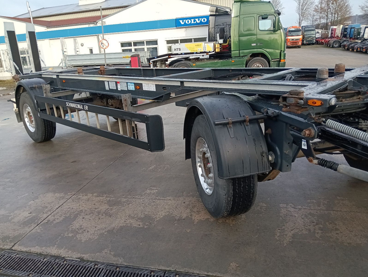 Schwarzmüller 2-A BDF 1,22/1,32 ALCOA Alufelgen ADR 120tkm TÜV Schwarzmüller 2-A BDF 1,22/1,32 ALCOA Alufelgen ADR 120tkm TÜV - 集装箱运输车/ 可拆卸车身的拖车:图5 Schwarzmüller 2-A BDF 1,22/1,32 ALCOA Alufelgen ADR 120tkm TÜV Schwarzmüller 2-A BDF 1,22/1,32 ALCOA Alufelgen ADR 120tkm TÜV - 集装箱运输车/ 可拆卸车身的拖车:图5
