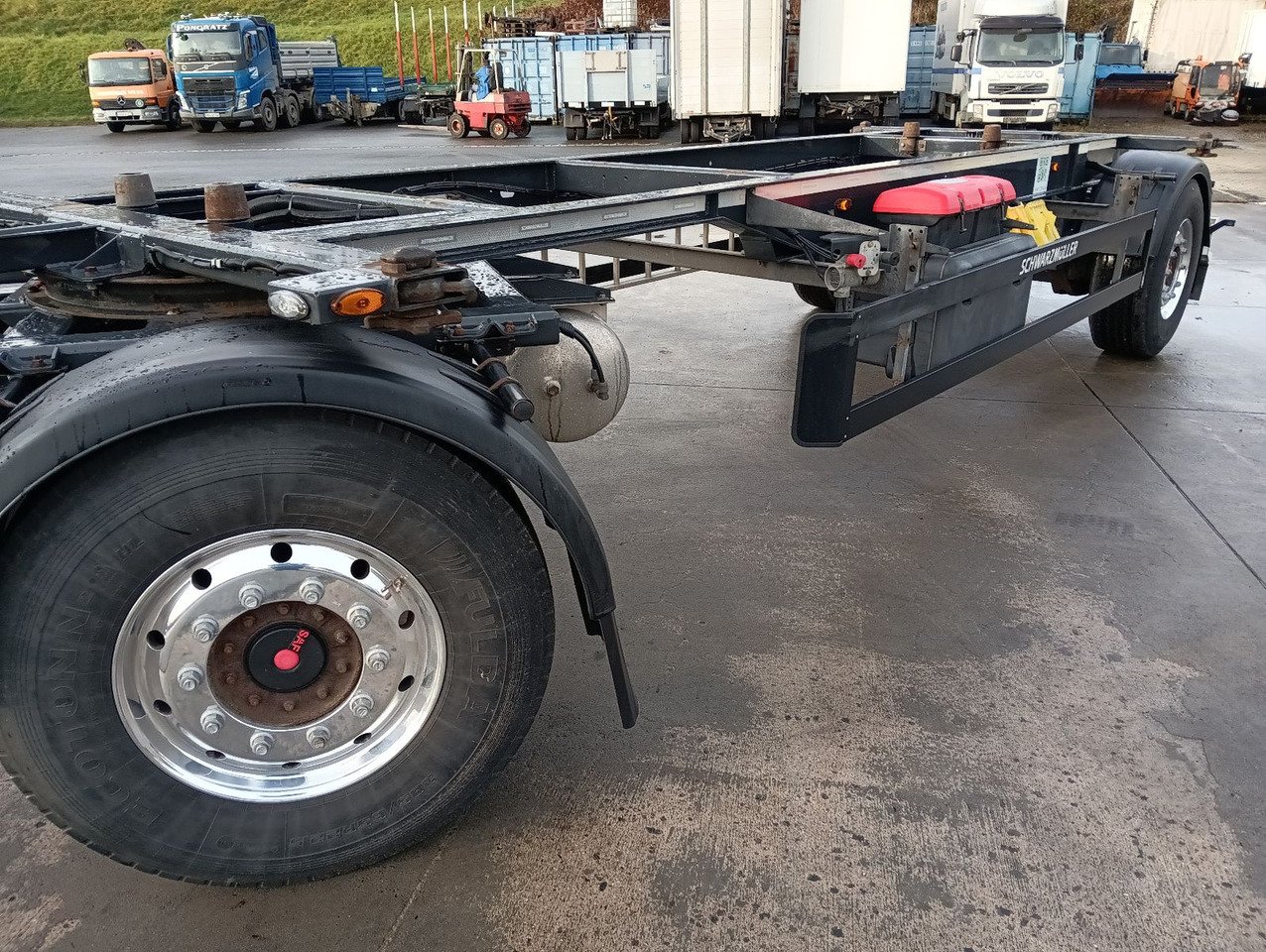 Schwarzmüller 2-A BDF 1,22/1,32 ALCOA Alufelgen ADR 120tkm TÜV Schwarzmüller 2-A BDF 1,22/1,32 ALCOA Alufelgen ADR 120tkm TÜV - 集装箱运输车/ 可拆卸车身的拖车:图4 Schwarzmüller 2-A BDF 1,22/1,32 ALCOA Alufelgen ADR 120tkm TÜV Schwarzmüller 2-A BDF 1,22/1,32 ALCOA Alufelgen ADR 120tkm TÜV - 集装箱运输车/ 可拆卸车身的拖车:图4