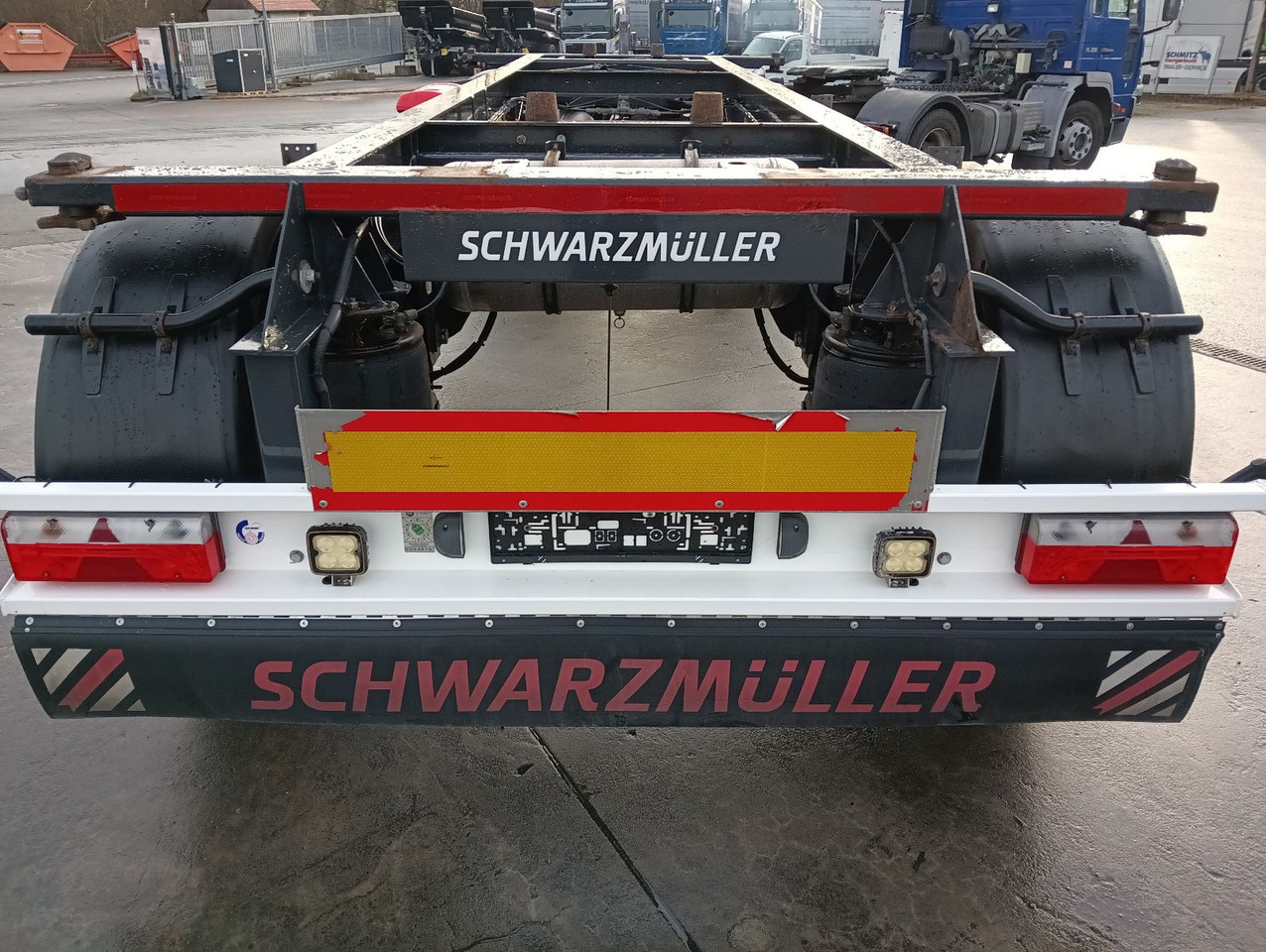 Schwarzmüller 2-A BDF 1,22/1,32 ALCOA Alufelgen ADR 120tkm TÜV Schwarzmüller 2-A BDF 1,22/1,32 ALCOA Alufelgen ADR 120tkm TÜV - 集装箱运输车/ 可拆卸车身的拖车:图1 Schwarzmüller 2-A BDF 1,22/1,32 ALCOA Alufelgen ADR 120tkm TÜV Schwarzmüller 2-A BDF 1,22/1,32 ALCOA Alufelgen ADR 120tkm TÜV - 集装箱运输车/ 可拆卸车身的拖车:图1
