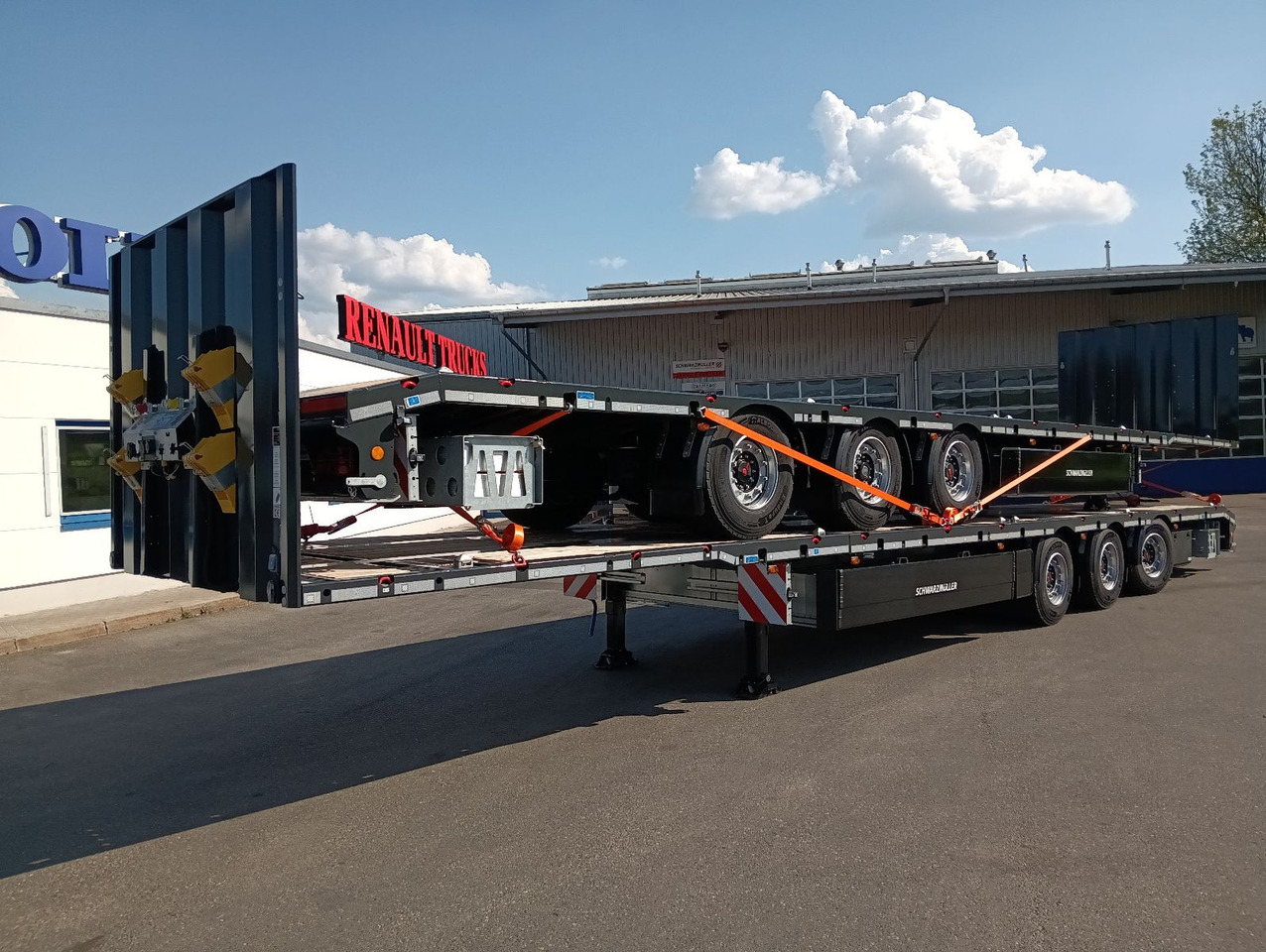 Schwarzmüller 3Achs Tele Rampen TwistLock40+2x20"SAF Lenk+Lift - 栏板式/ 平板半拖车:图2 Schwarzmüller 3Achs Tele Rampen TwistLock40+2x20"SAF Lenk+Lift - 栏板式/ 平板半拖车:图2
