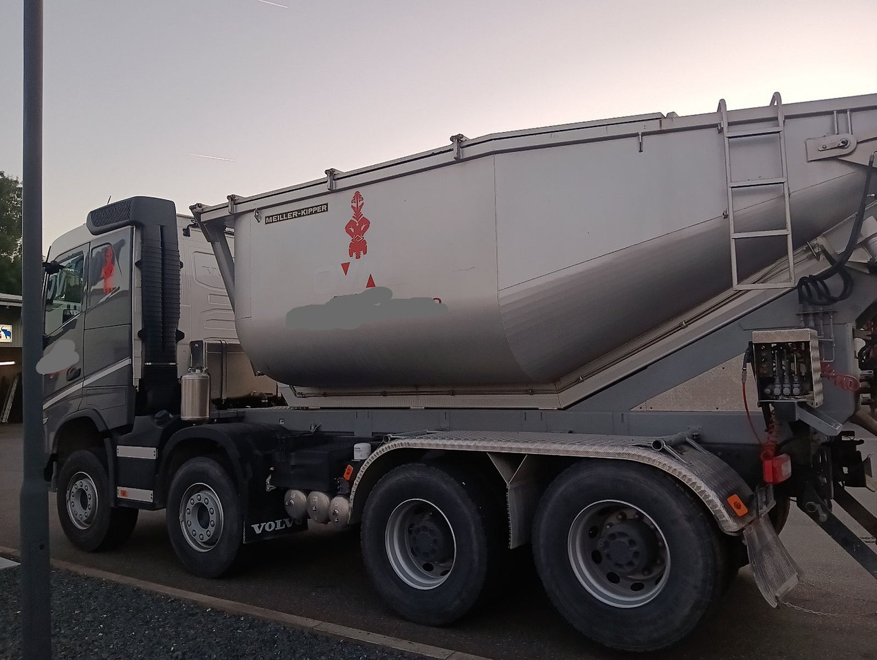 Volvo FH500 8x4R RETARDER LIFT MEILLER-Asphalt FunkAHK - 翻斗车:图3 Volvo FH500 8x4R RETARDER LIFT MEILLER-Asphalt FunkAHK - 翻斗车:图3
