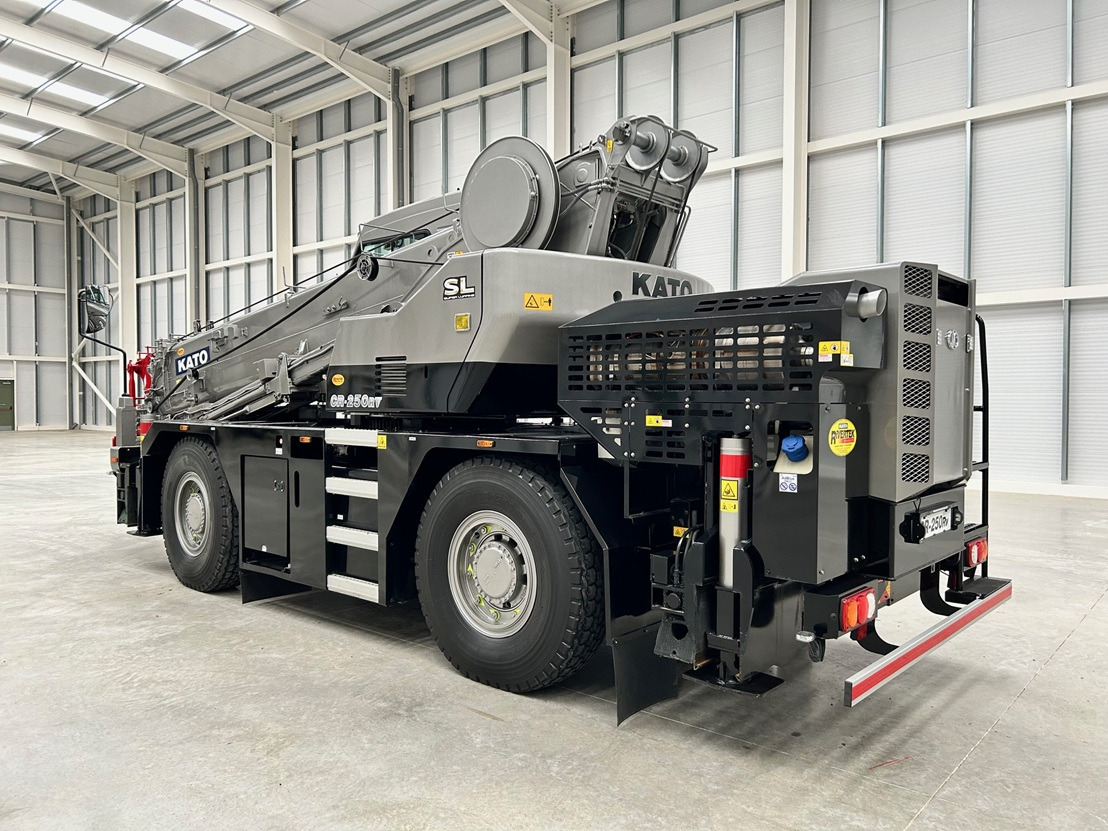 KATO CR-250Rv , 25 Ton City Crane with Only 1,991 hours - 移动式起重机:图4 KATO CR-250Rv , 25 Ton City Crane with Only 1,991 hours - 移动式起重机:图4