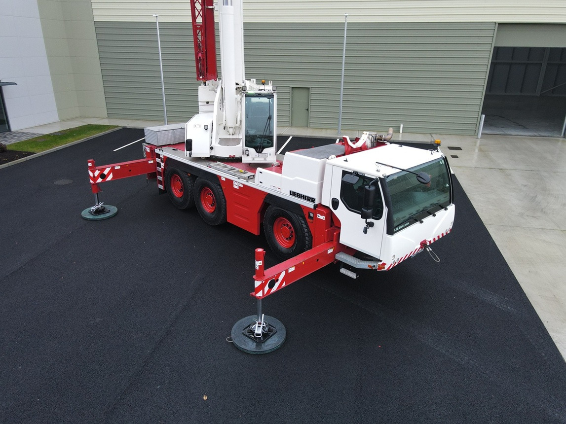 LIEBHERR LTM1060-3.1 - Excellent Condition and Full Remote - 全地形起重机:图2 LIEBHERR LTM1060-3.1 - Excellent Condition and Full Remote - 全地形起重机:图2