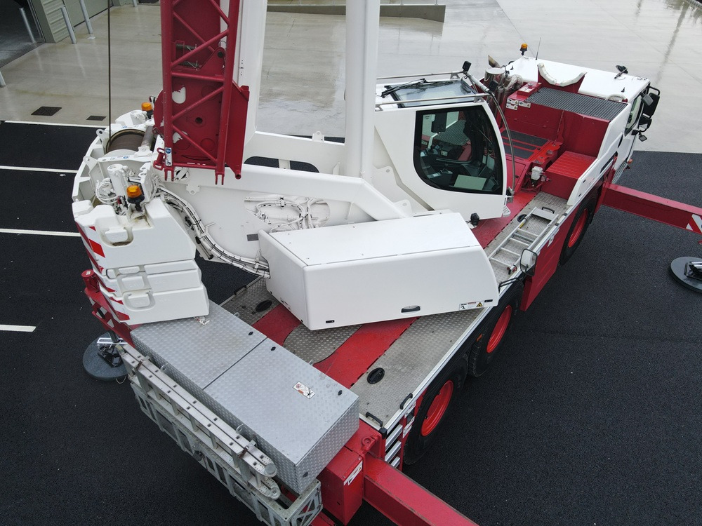 LIEBHERR LTM1060-3.1 - Excellent Condition and Full Remote - 全地形起重机:图5 LIEBHERR LTM1060-3.1 - Excellent Condition and Full Remote - 全地形起重机:图5