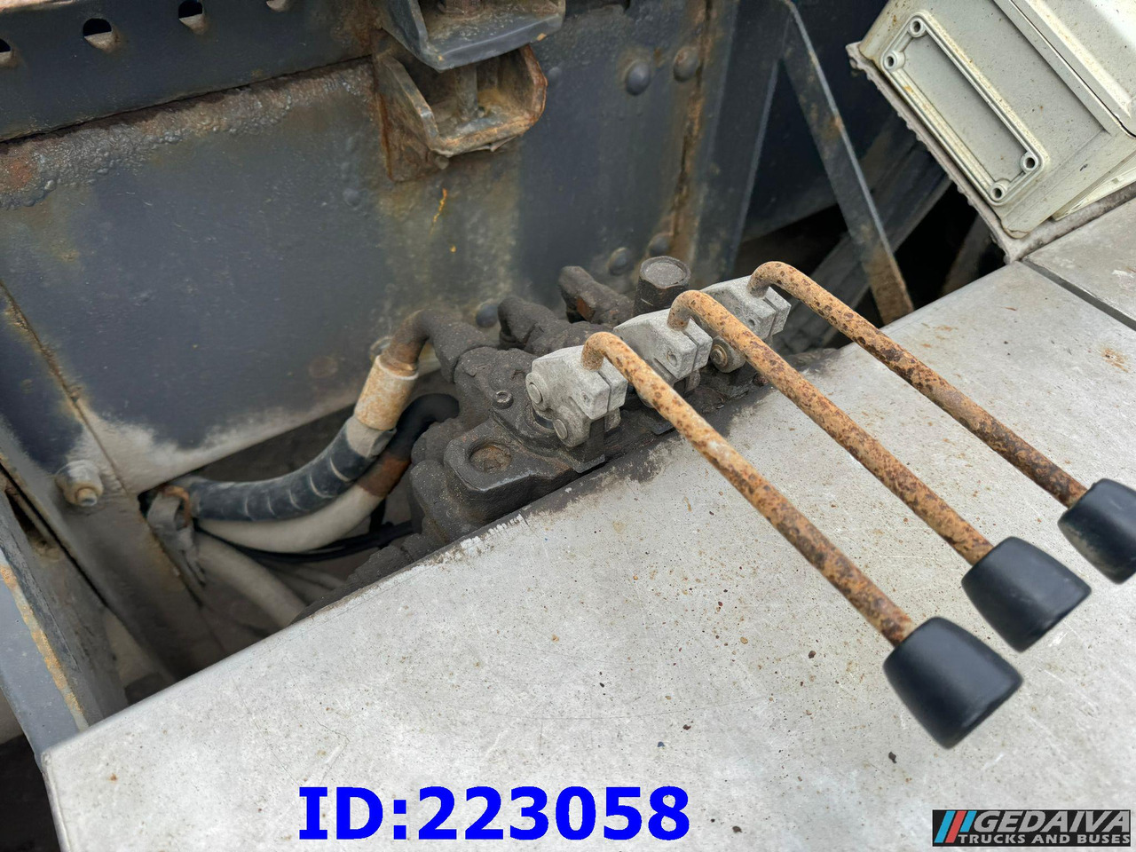 吊钩升降/ 箕斗装载机系统 HIAB Multilift XR21S53:图8 吊钩升降/ 箕斗装载机系统 HIAB Multilift XR21S53:图8