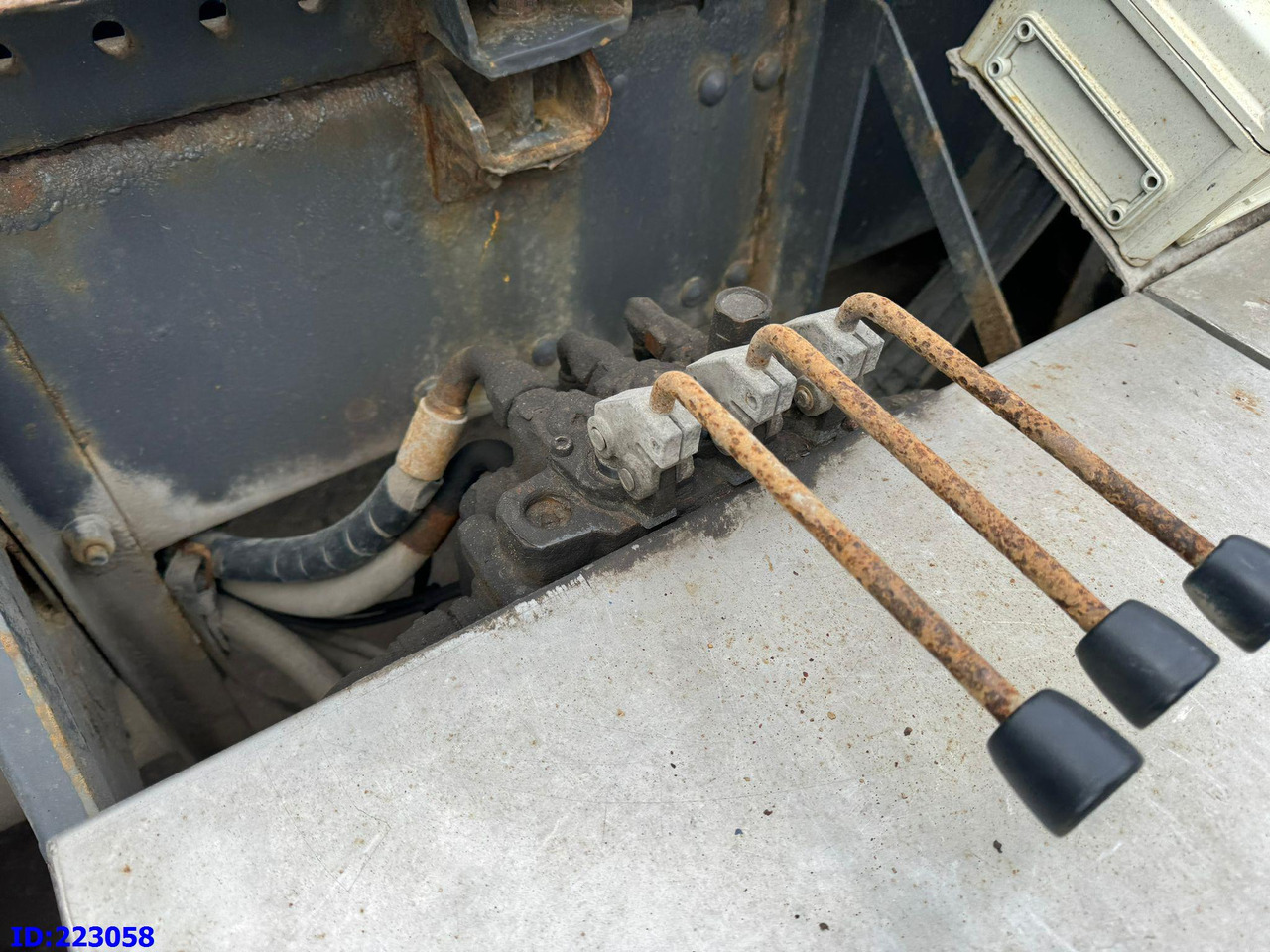 吊钩升降/ 箕斗装载机系统 HIAB Multilift XR21S53:图7 吊钩升降/ 箕斗装载机系统 HIAB Multilift XR21S53:图7