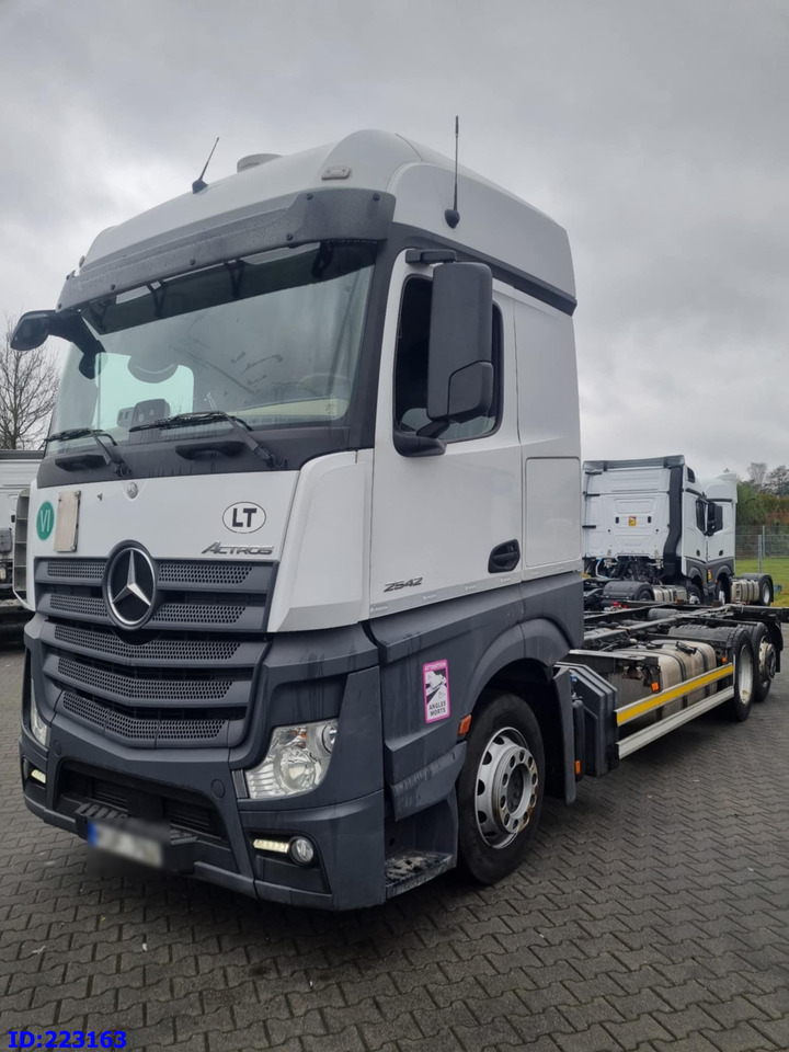 MERCEDES-BENZ Actros 2542 BDF 6x2 Euro6 - 驾驶室底盘卡车:图2 MERCEDES-BENZ Actros 2542 BDF 6x2 Euro6 - 驾驶室底盘卡车:图2