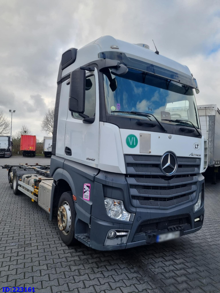 MERCEDES-BENZ Actros 2542 BDF 6x2 Euro6 - 驾驶室底盘卡车:图2 MERCEDES-BENZ Actros 2542 BDF 6x2 Euro6 - 驾驶室底盘卡车:图2