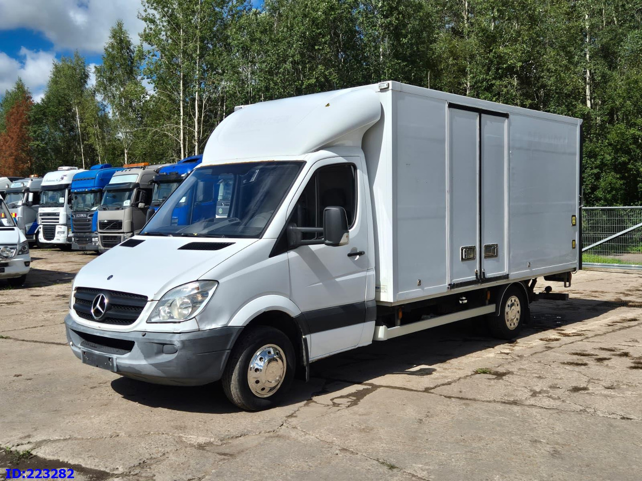MERCEDES-BENZ Sprinter 516 SUPER - 厢式货车:图1 MERCEDES-BENZ Sprinter 516 SUPER - 厢式货车:图1